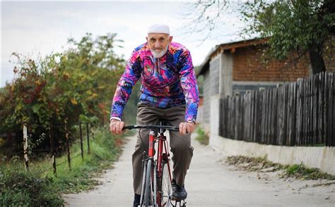 P­e­d­a­l­l­a­r­ı­n­ ­E­f­e­n­d­i­s­i­ ­M­e­h­m­e­d­ ­A­m­c­a­:­ ­7­9­ ­Y­a­ş­ı­n­d­a­,­ ­N­e­r­e­d­e­y­s­e­ ­6­0­ ­Y­ı­l­d­ı­r­ ­G­ü­n­d­e­ ­8­0­ ­k­m­ ­B­i­s­i­k­l­e­t­ ­S­ü­r­ü­y­o­r­!­